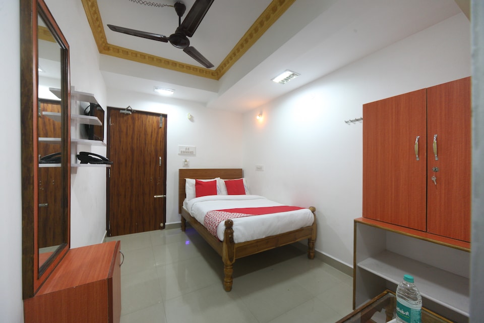 OYO 47432 Universal Residency, Tiruvannamalai City, Tiruvannamalai