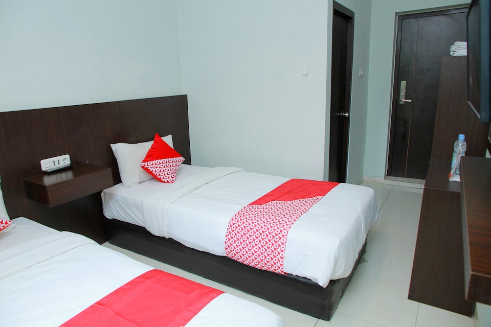 OYO 1325 Grand Wisata Hotel, Palu Kota, Palu