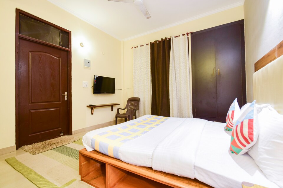 OYO Home 47438  Dazzling 1bhk Apartment Kasauli, Dharampur Kasauli, Kasauli