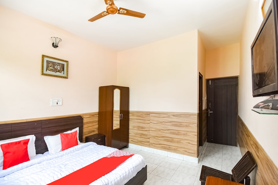 OYO 47441 Hotel The Ascent, Baddi, Baddi