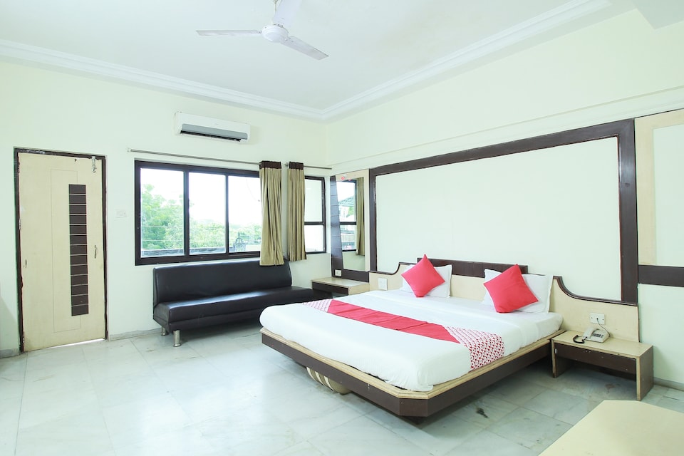 Collection O Hotel Bagdia International, Jalna city, Jalna