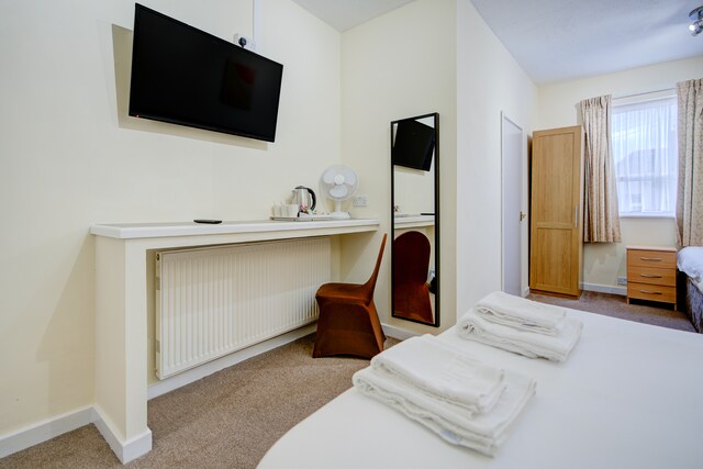 Cardiff Riverside Hotel by Belvilla