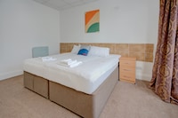 Cardiff Riverside Hotel by Belvilla