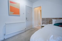 Cardiff Riverside Hotel by Belvilla