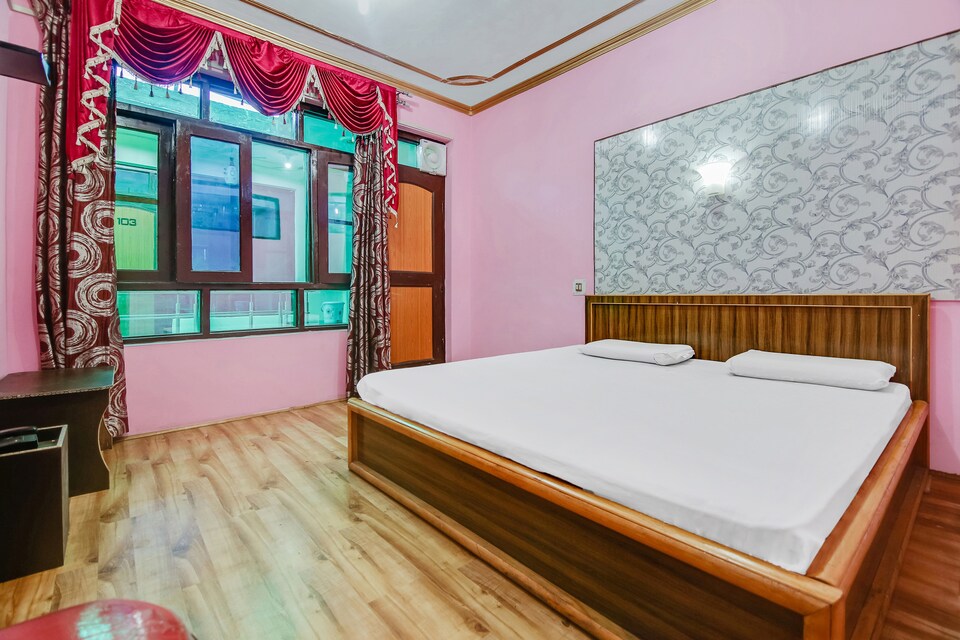 OYO 47490 Hotel Royal Samad, Munawarabad, Srinagar