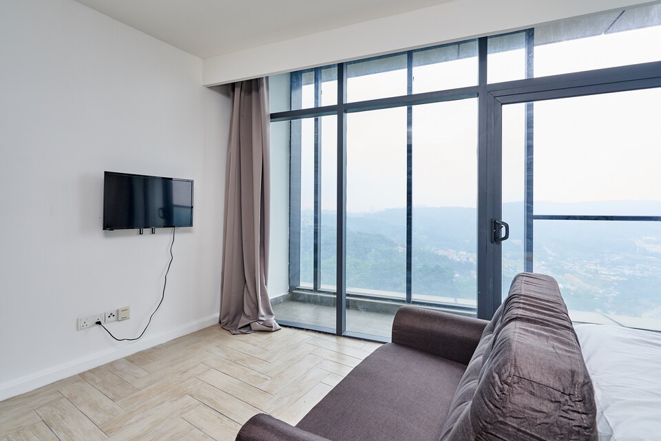 OYO Home 44080 Heavenly Studio Empire City Marriot, Damansara Perdana, Petaling Jaya