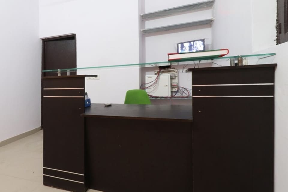 OYO 47524 Hotel Silver keys, North Delhi, Delhi