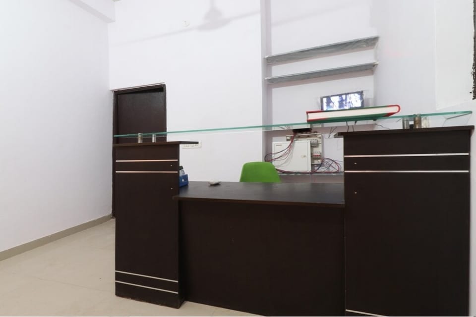 OYO 47524 Hotel Silver keys, North Delhi, Delhi