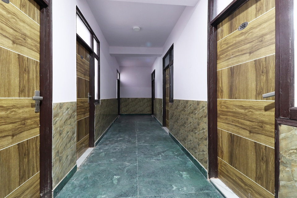 OYO 47524 Hotel Silver keys, North Delhi, Delhi