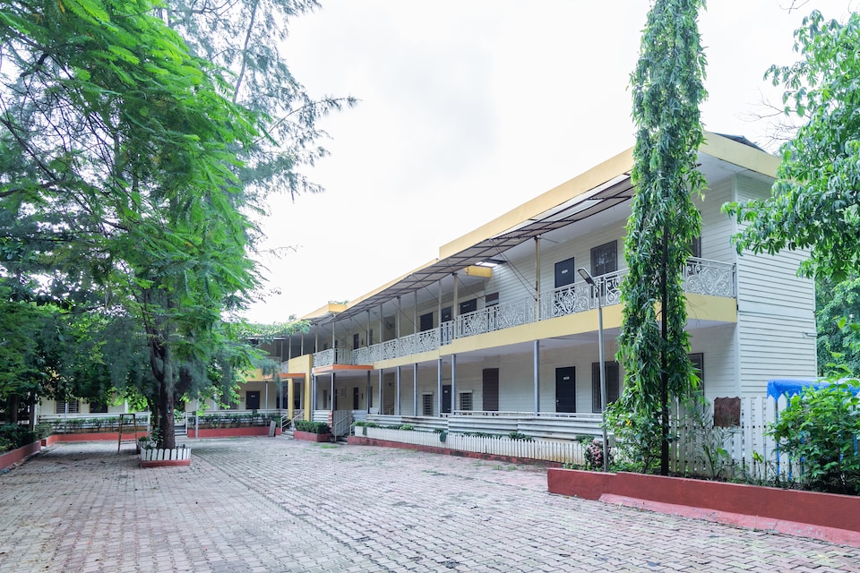 Capital O 47539 Capital O Umbergaon Club, Vapi, Vapi