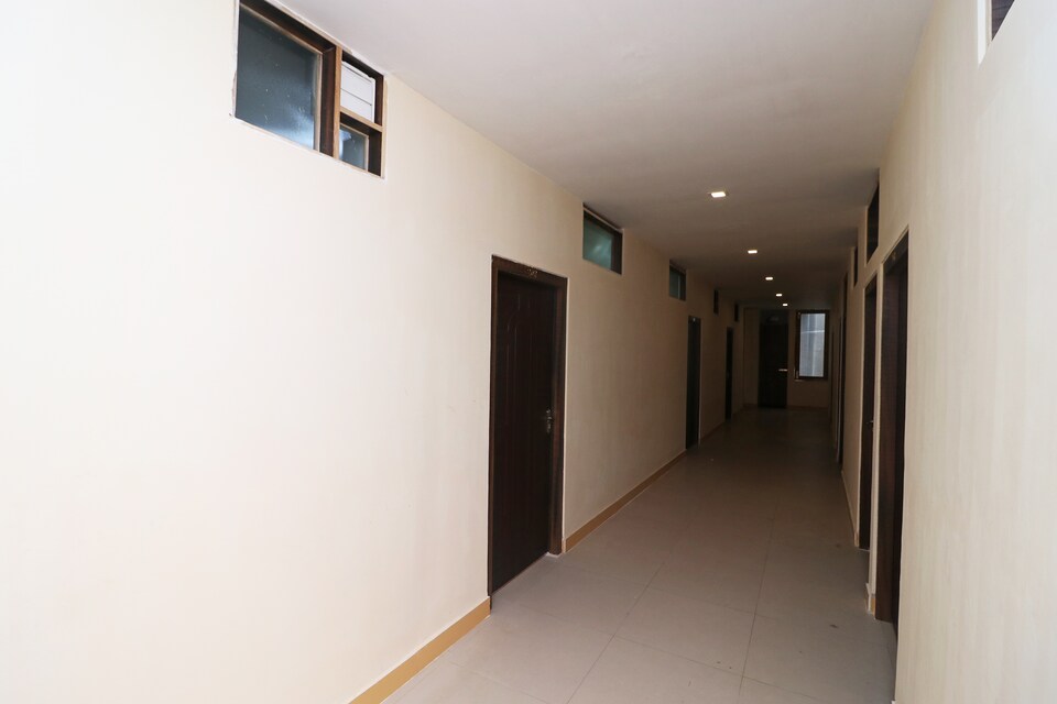 Hotel O Abhinandan Stay House, Civil Lines - High Court, Prayagraj