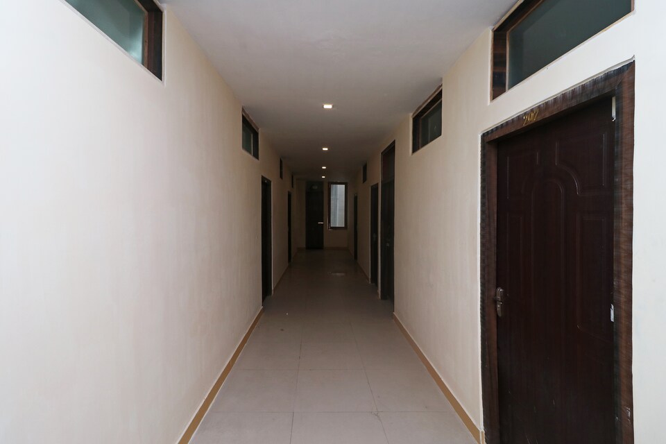 Hotel O Abhinandan Stay House, Civil Lines - High Court, Prayagraj