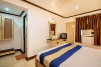 OYO Om Shiv Hotel Near Big G
