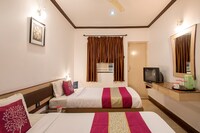 OYO Om Shiv Hotel Near Big G