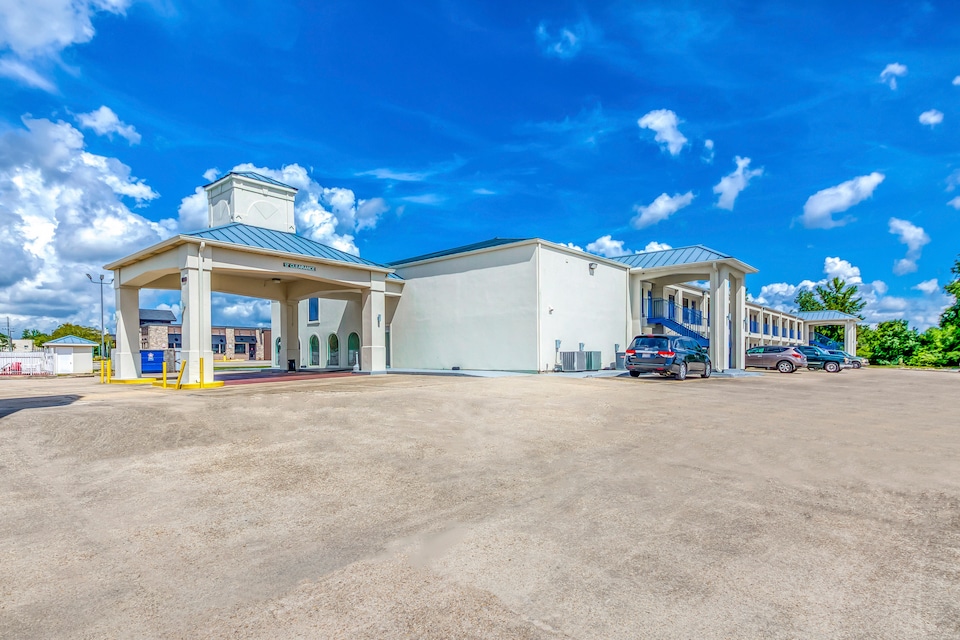 OYO Hotel Denham Springs I-12, C70427, Denham Springs LA