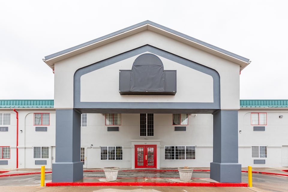 OYO Townhouse Tulsa Airport & Fairgrounds, C74017, Tulsa