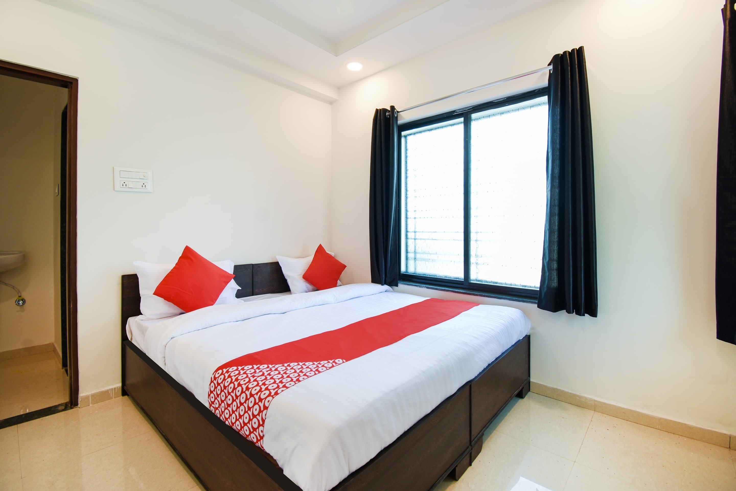 Flagship 47606 White House Regency,,3 star