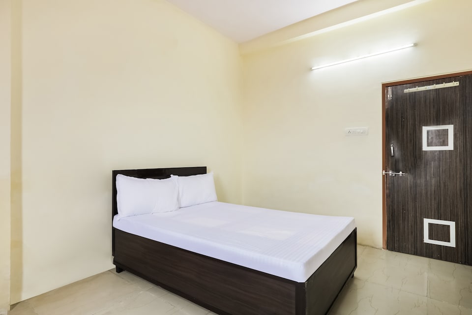 SPOT ON 47617 Hotel Suraj Vatika, Dewas City, Dewas