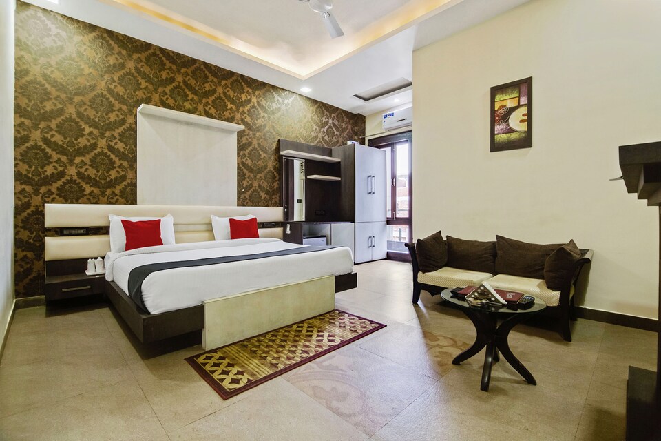 Capital O 47632 Ratan Royal Inn, Padav, Gwalior