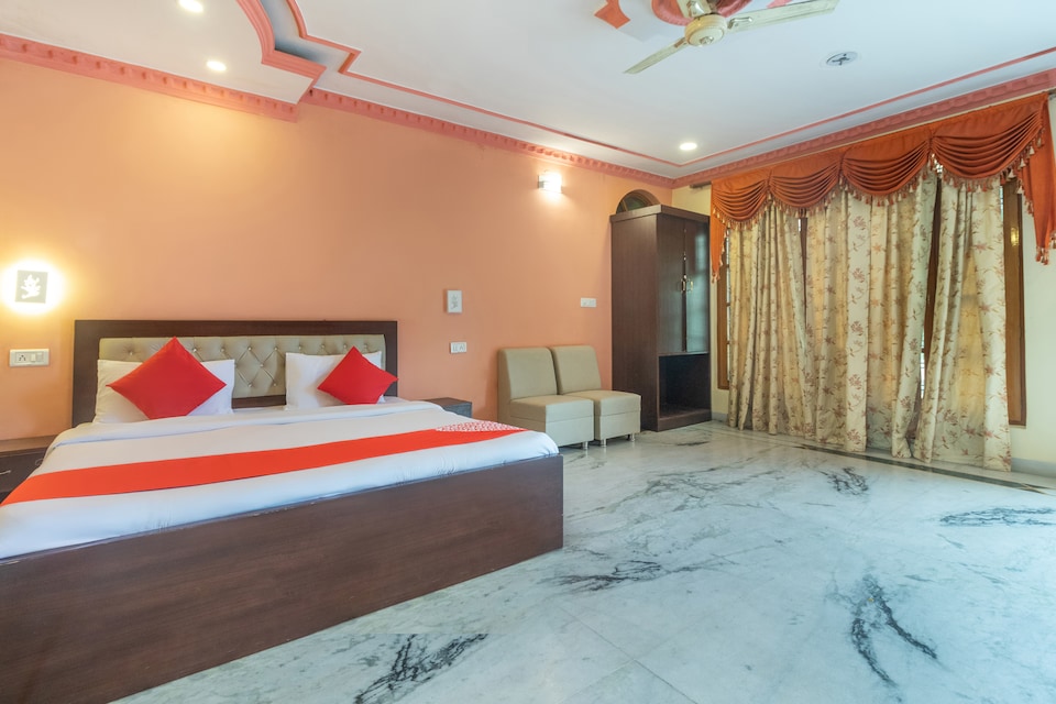 OYO 47646 Hotel 7 Heights, Library Chowk Mussoorie, Mussoorie