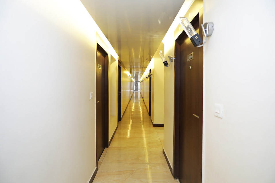 OYO D Grand, Railway Station Bareilly, Bareilly