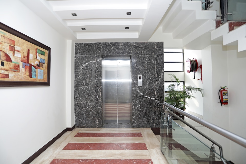 OYO D Grand, Railway Station Bareilly, Bareilly