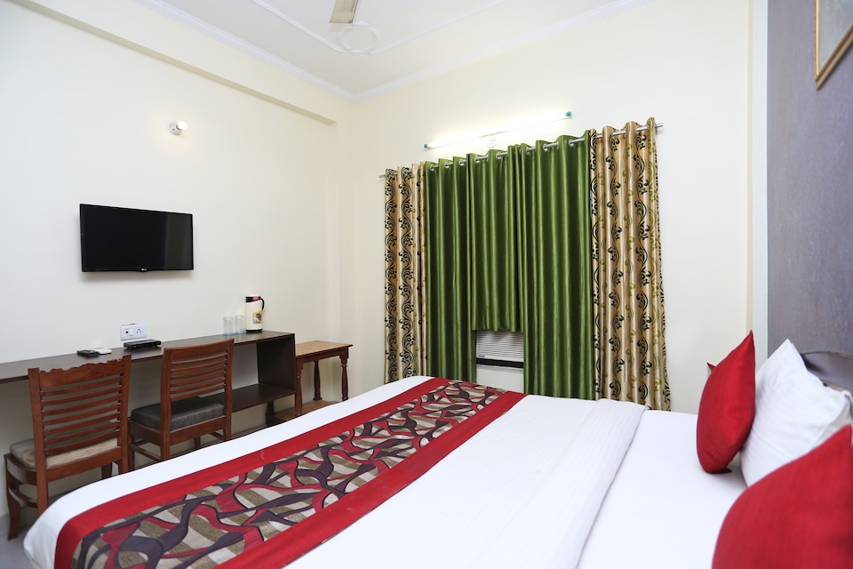 OYO 4734 Hotel Sapphire, Railway Station Bareilly, Bareilly