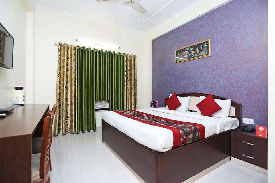 OYO 4734 Hotel Sapphire, Railway Station Bareilly, Bareilly