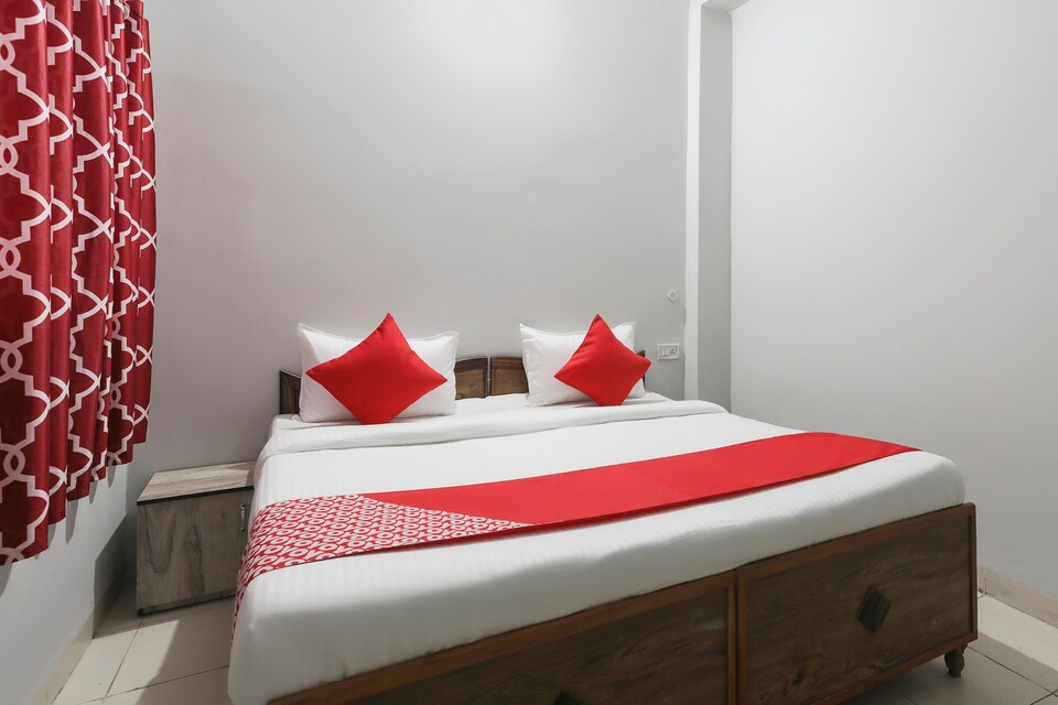 OYO 47684 Vaishnav Vatika, Bhawarkua Indore, Indore