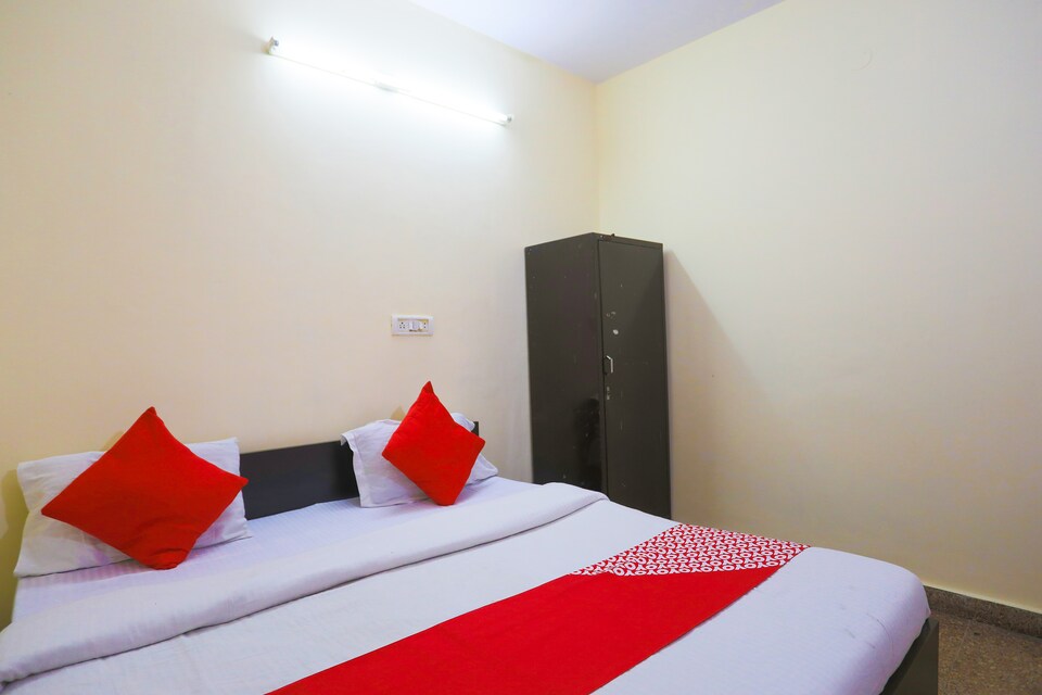 OYO 47706 Royal Residency, HUDA CENTRE 1, Gurgaon