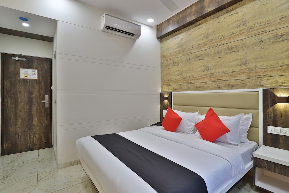 Capital O 47708 Hotel Royal Treat, Lal Darwaja Surat, Surat