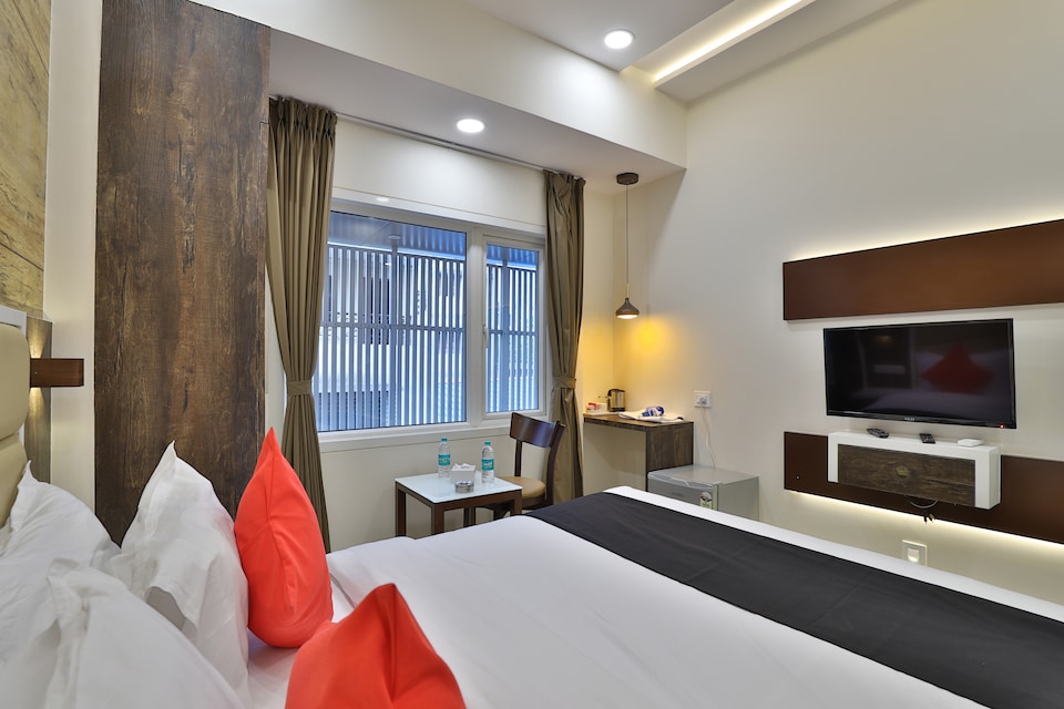 Capital O 47708 Hotel Royal Treat, Lal Darwaja Surat, Surat
