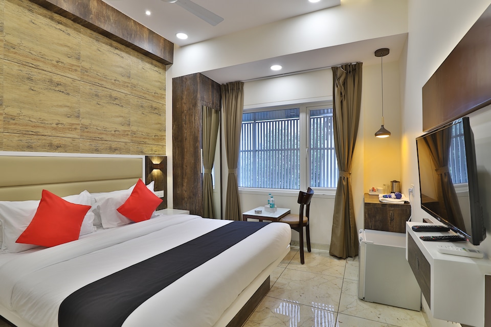 Capital O 47708 Hotel Royal Treat, Lal Darwaja Surat, Surat