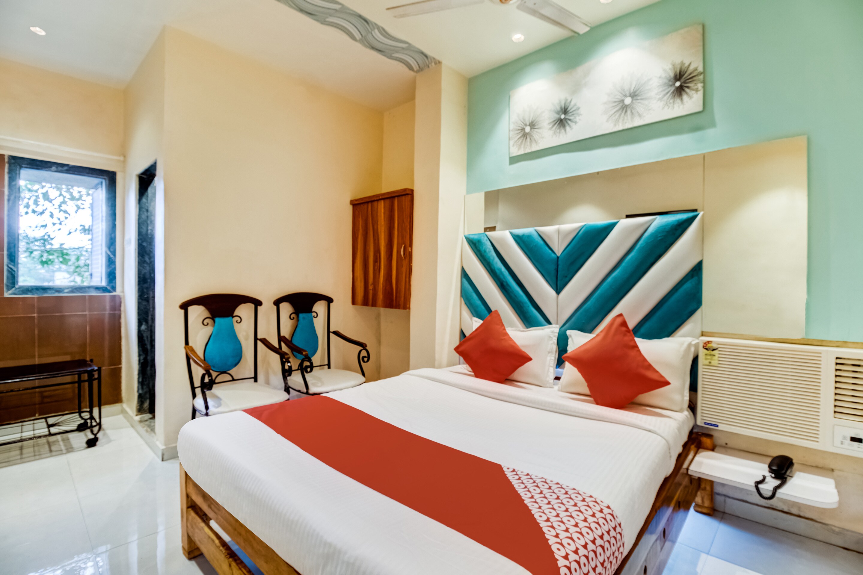 Hotels near Ambernath Badlapur Pipeline Kolegaon  Thane  Room