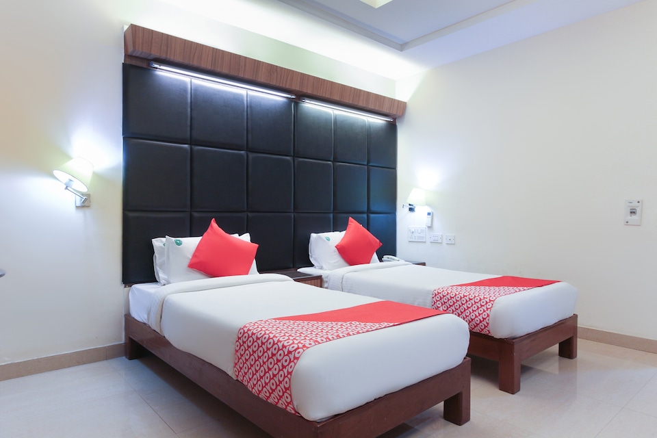 OYO 47728 Hotel Chendur Murugan Ac, Thiruchendur, Tiruchendur