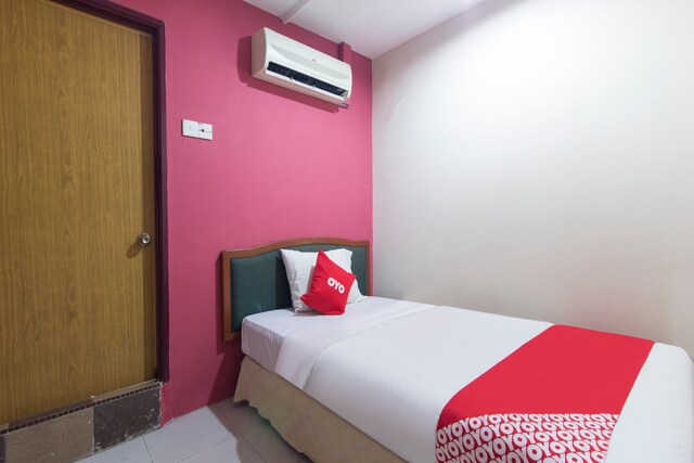 OYO 44100 Casavilla Travellers Lodge 