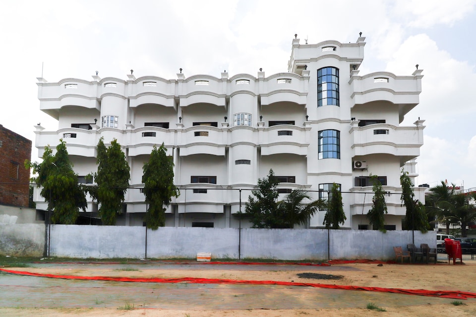 SPOT ON 47774 Hotel Adarsh, Khalilabad, Khalilabad