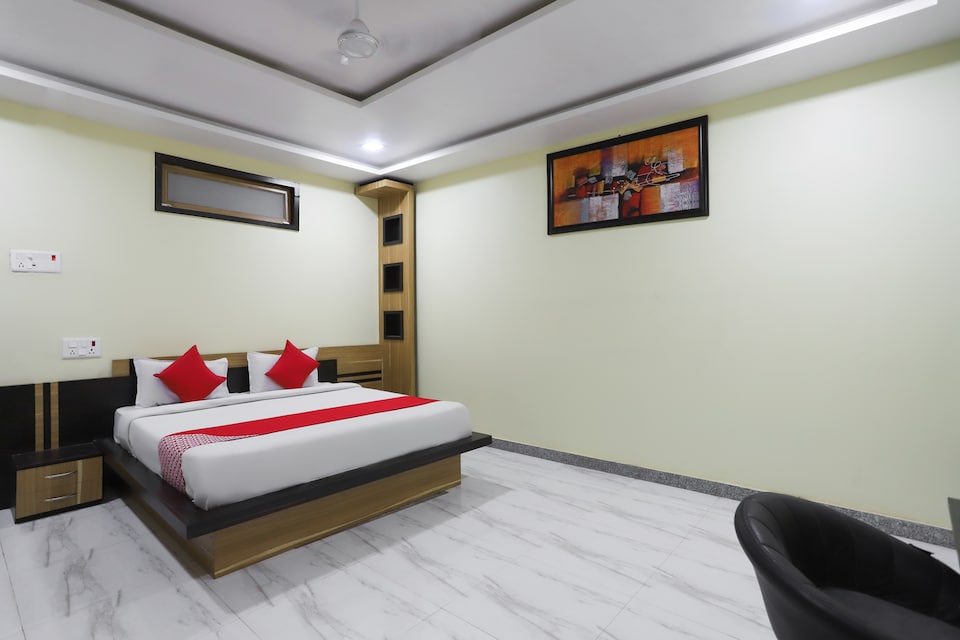 OYO 47817 Akhand Param, Railway Station Begusarai, Begusarai