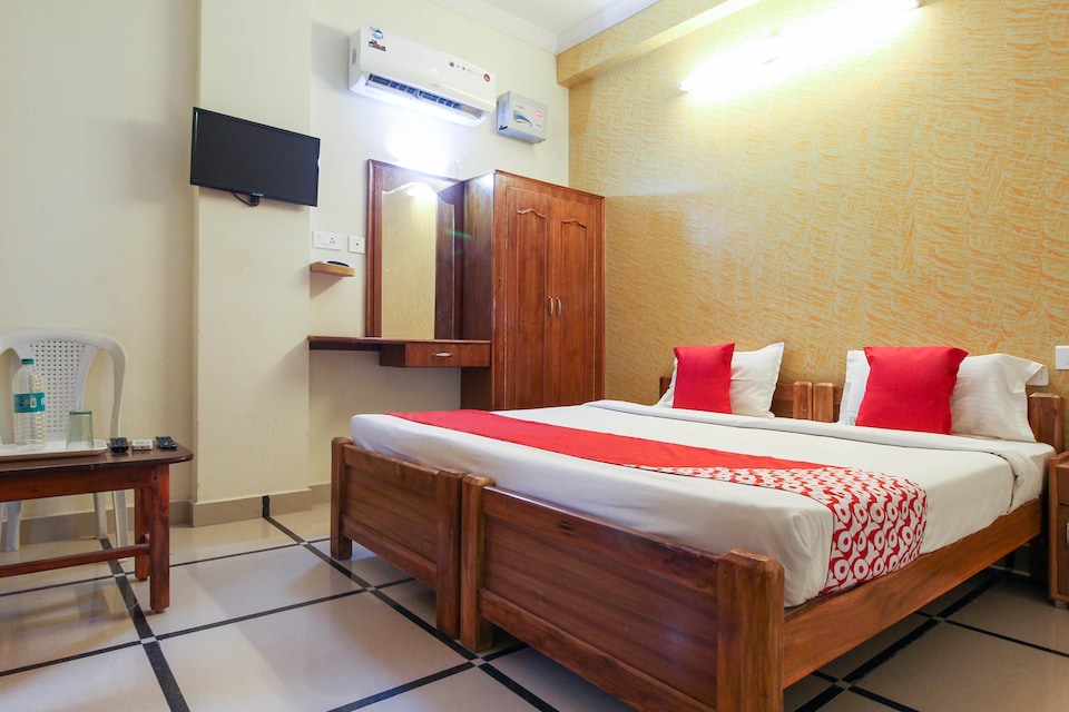 OYO 47832 VPN Grand, Velankanni City, Velankanni