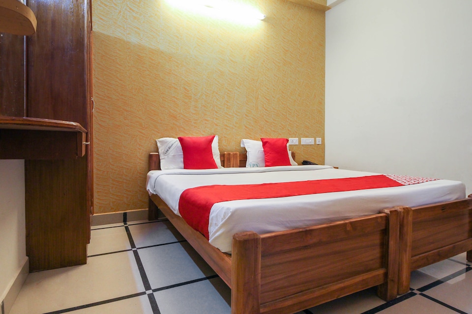 OYO 47832 VPN Grand, Velankanni City, Velankanni