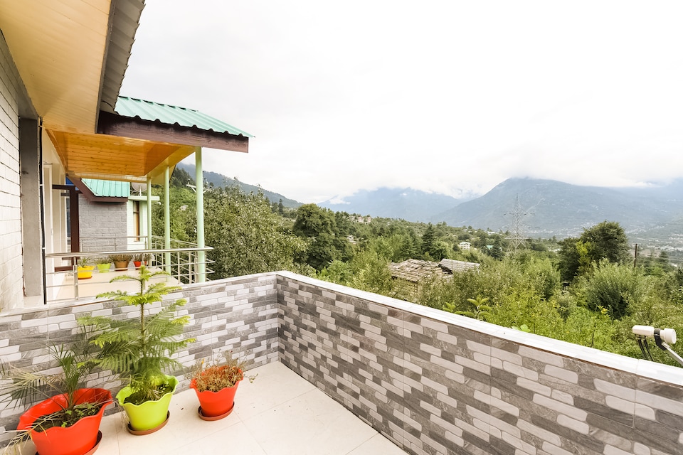 OYO 47850 Naggar Heritage Cottages, Naggar Road, Manali