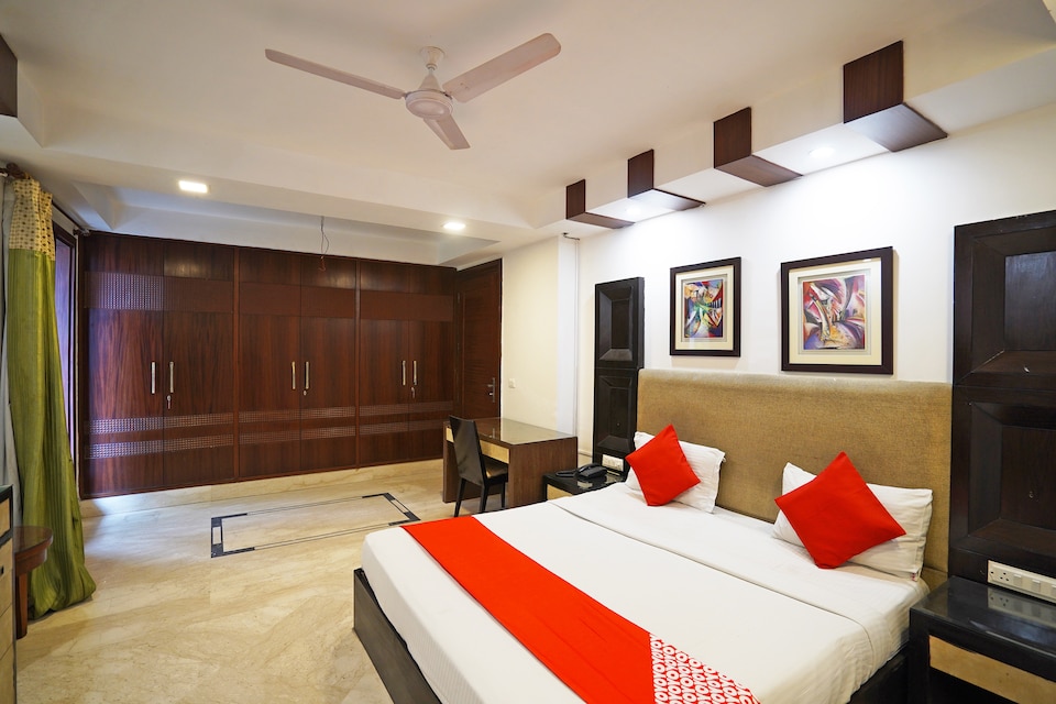 OYO 47854 Star Inn, Greater Kailash Delhi, Delhi