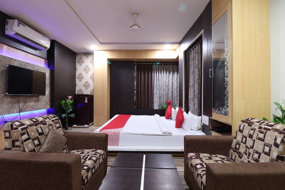 Hotel O Shri Sai Niwara Lodge, Dhule, Dhule