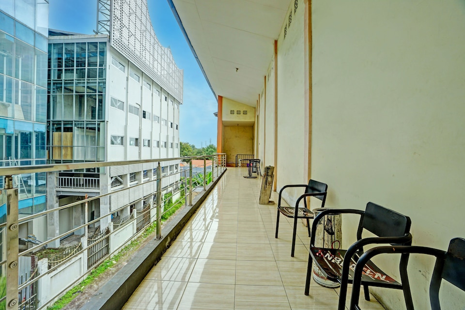 Hotel O Banuwa Family Residence, Wonokromo, Surabaya