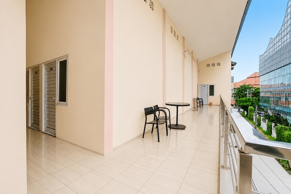 Hotel O Banuwa Family Residence, Wonokromo, Surabaya
