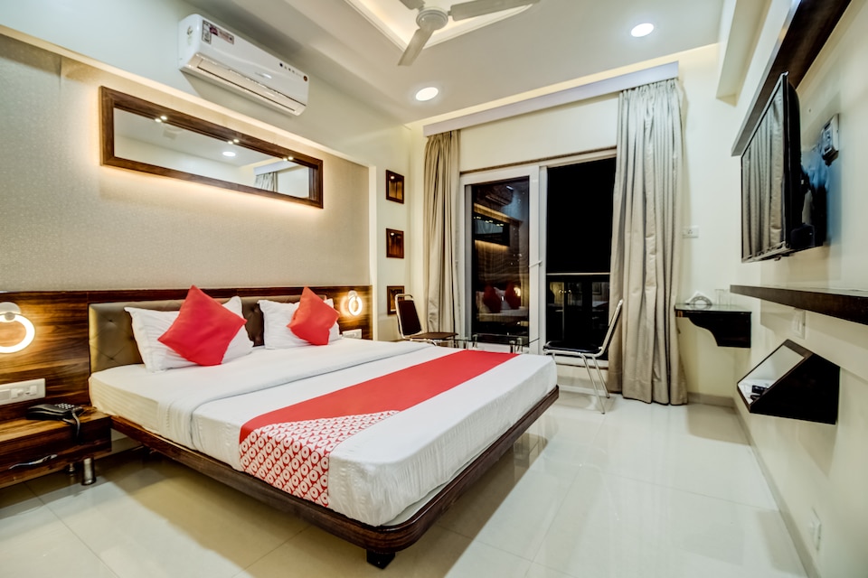 OYO 47878 Hotel Ratnadeeep, Mangaon, Mangaon