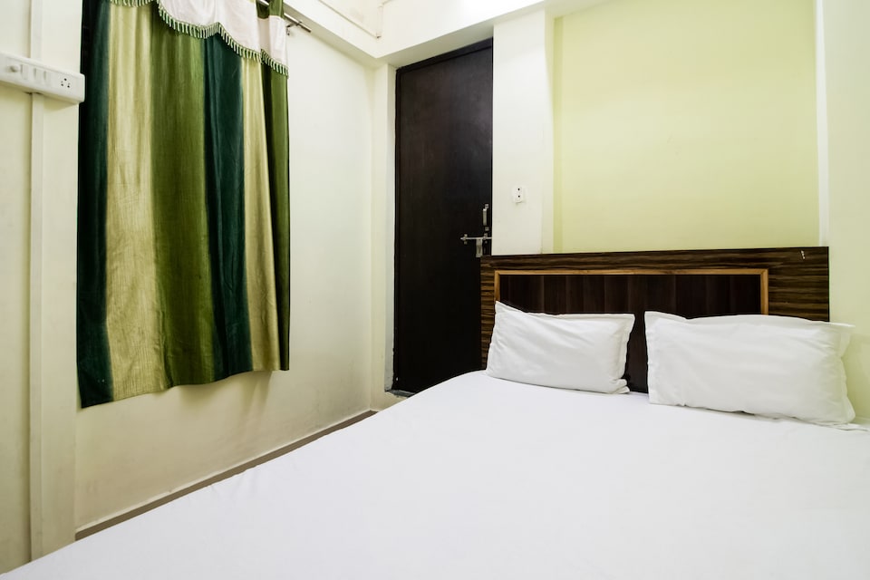 SPOT ON 47891 Royal Kashi Lodge , Railway Station Allahabad, Prayagraj