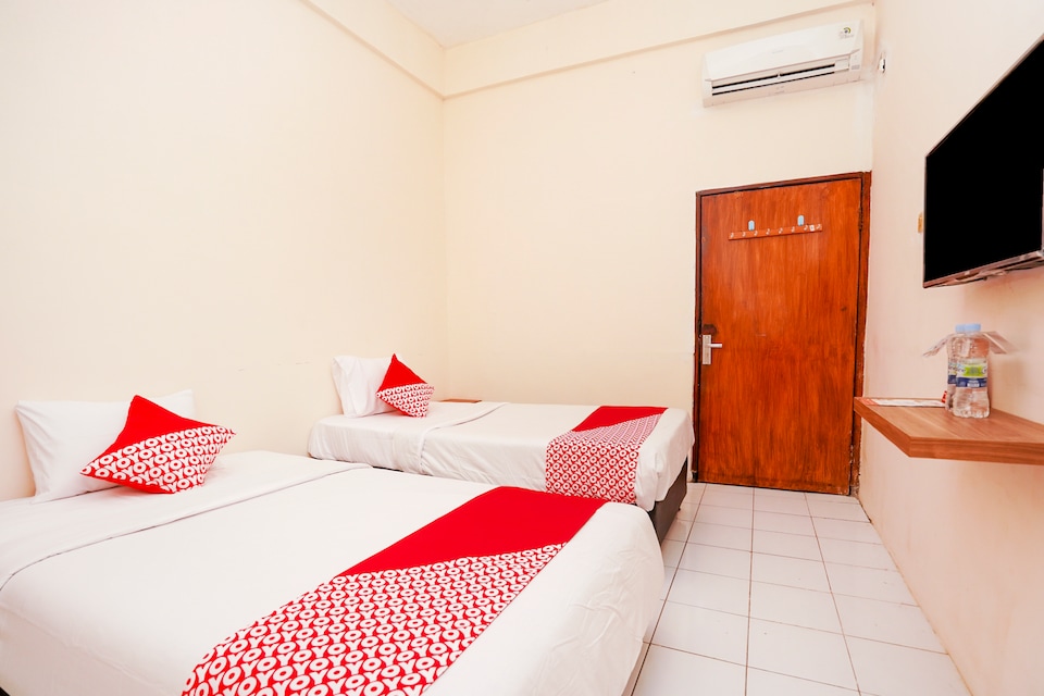 OYO 1374 Semampir Residence At Ahmad Yani, Wonocolo, Surabaya