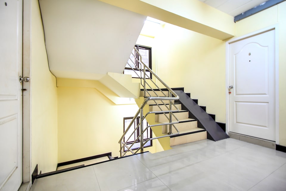 โอโย 265 รัชดา คอนเน็ค, BW_Din Daeng P1, กรุงเทพมหานคร