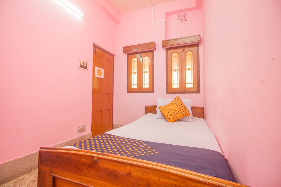 SPOT ON 47971 Raj Lodge, Raiganj, Raiganj